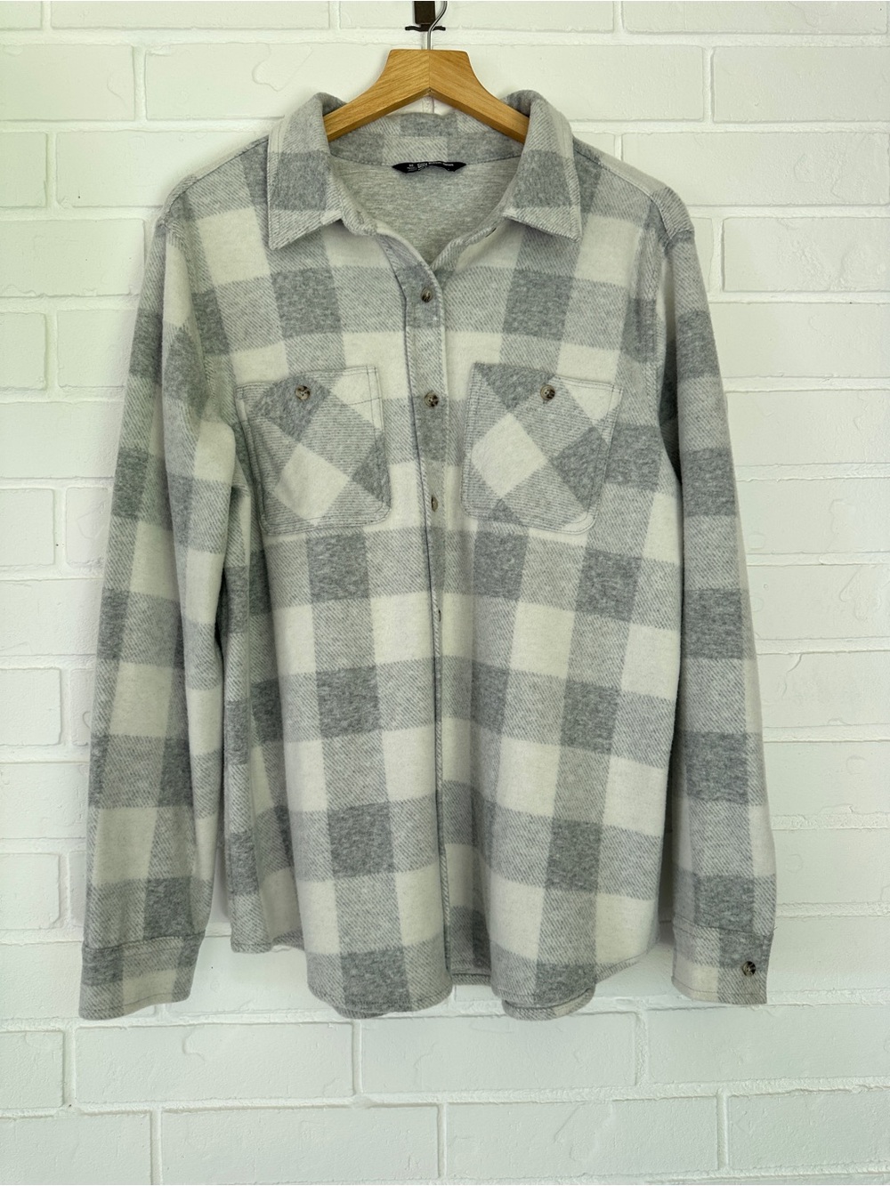 Member’s Mark Gray and White Buffalo Plaid Button-Up Shirt Size Large